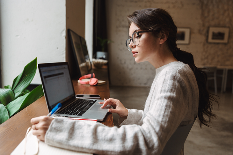 woman handling eommerce complaints and fixing them