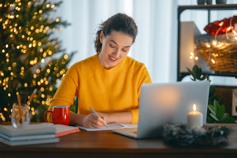 Ecommerce Holiday Playbook: How to Grow Your Sales & Traffic in 2022